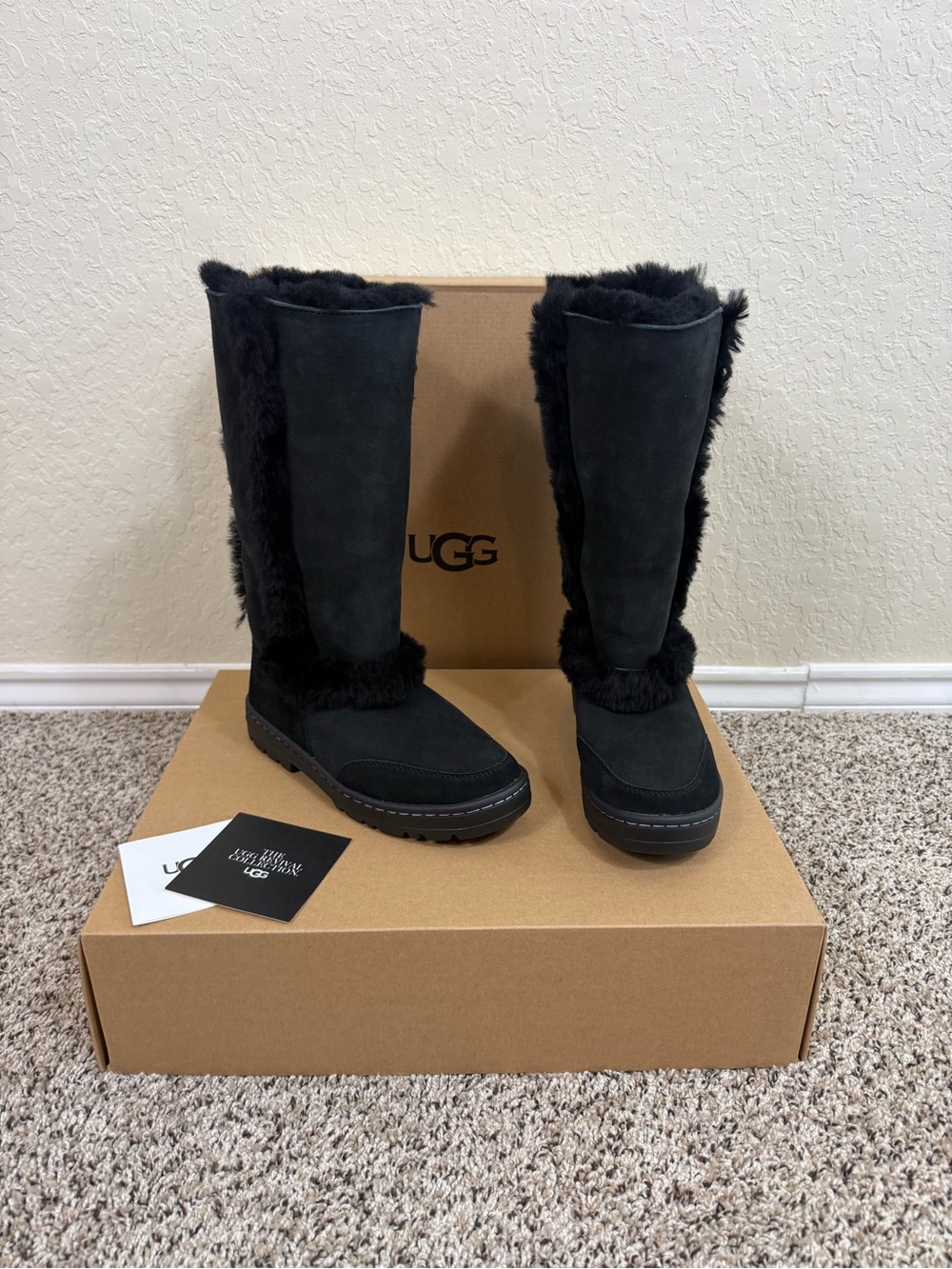 UGG Sundance II Revival Black Shearling Winter Boots Size 6